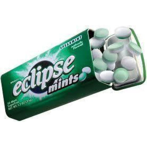 Eclipse mints in a green package with some mints spilling out.