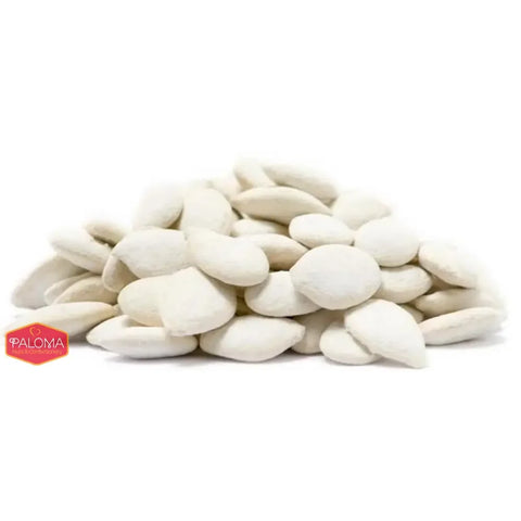A pile of white lima beans.